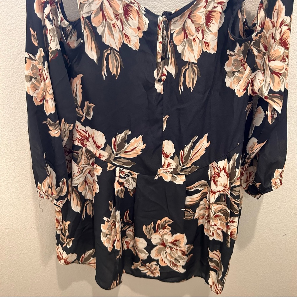 ✨Floral Cold Shoulder Women's‎ Blouse Top Size Large - Picture 9 of 9